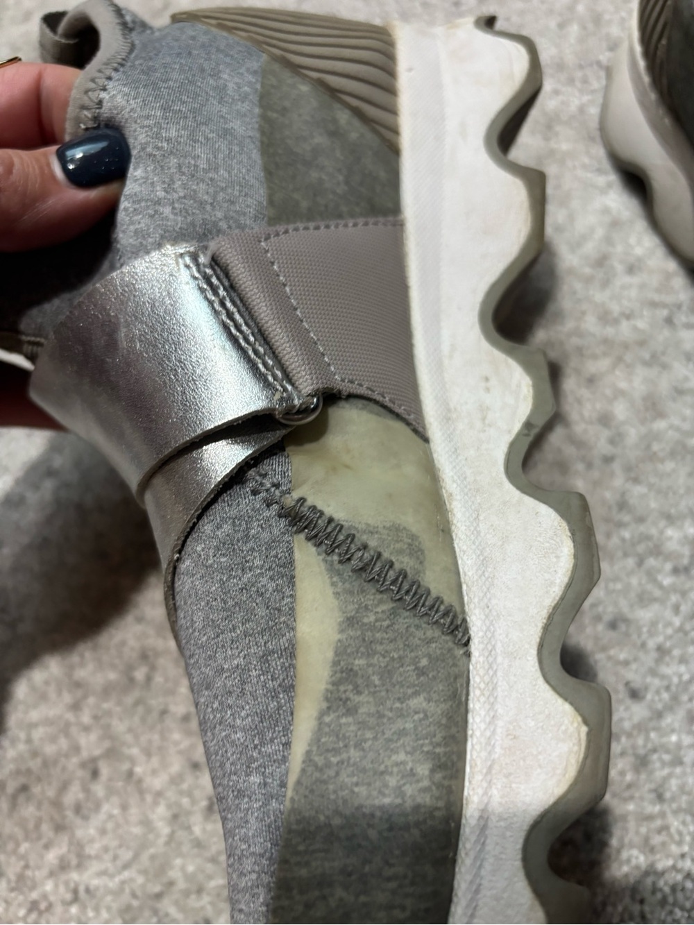 Sorel Women's Metallic Gray Slip-On Kinetic Sneakers, sz 9.5 - Picture 4 of 13